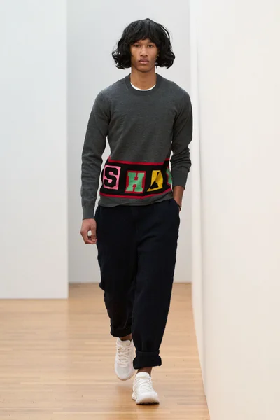 Look 16